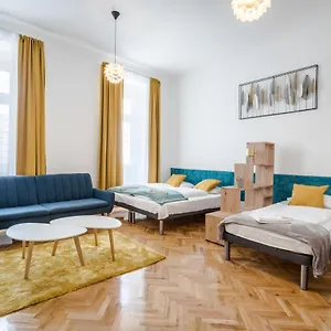 Bpr Stylish Vagabond With Ac Appartamento Budapest